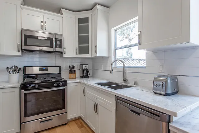 3055 Landa St — Photo 29