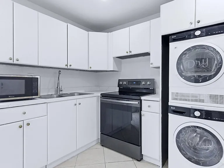 1015 NE 17th Ave #102 — Photo 5