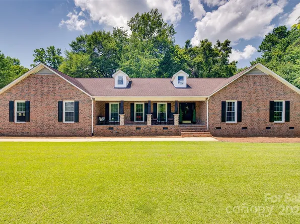 1388 Aragon Beach Rd, Rock Hill, SC 29732