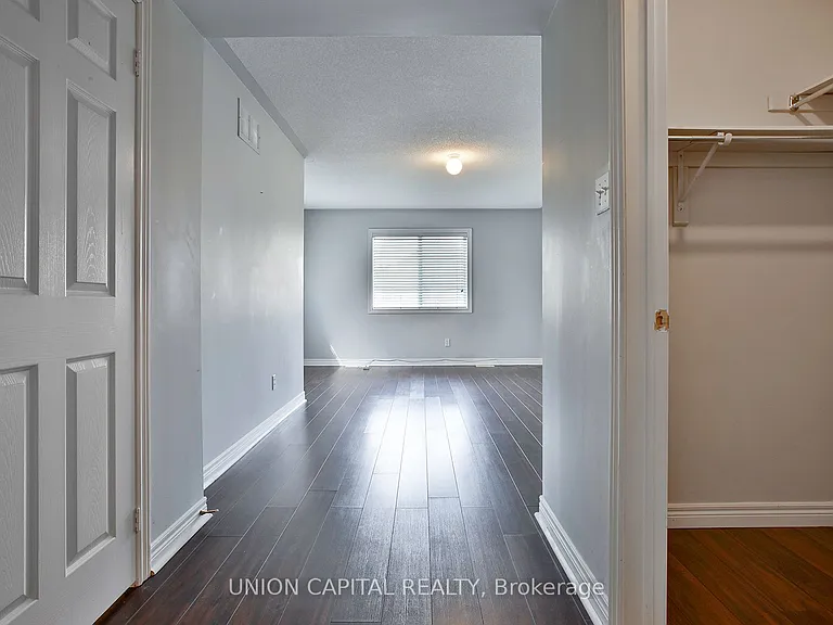 762 Caboto Trl — Photo 12