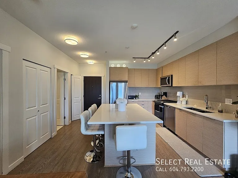 8150 207th St #B323 — Photo 6