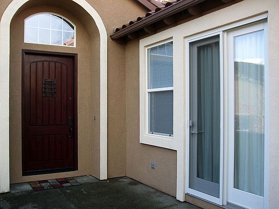DUAL FRONT ENTRANCES 