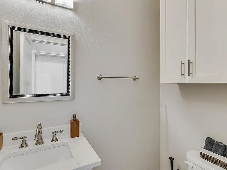 8206 Chesham Dr — Photo 29