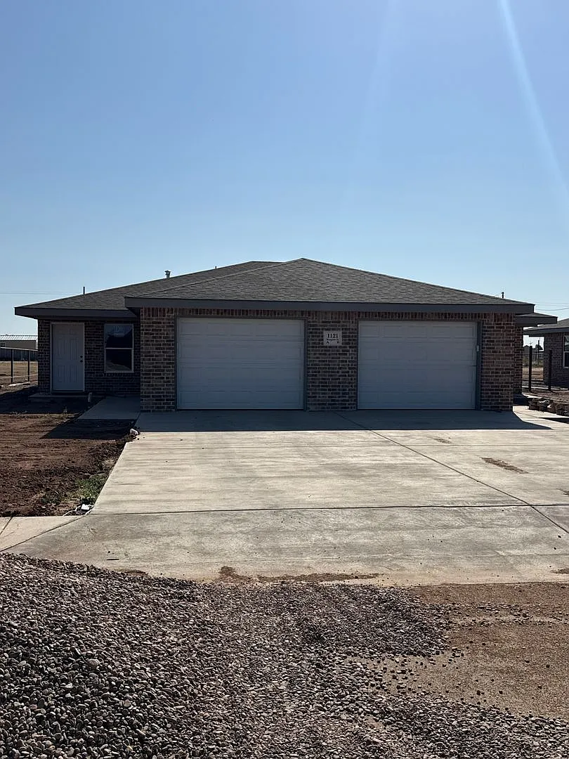 1121 Mesquite Street — Photo 2
