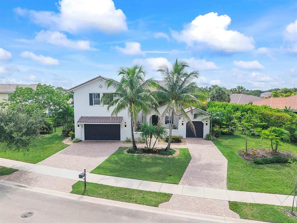 6 bed, 4.5 bath, 4117 sqft, $8,900 — Photo 2