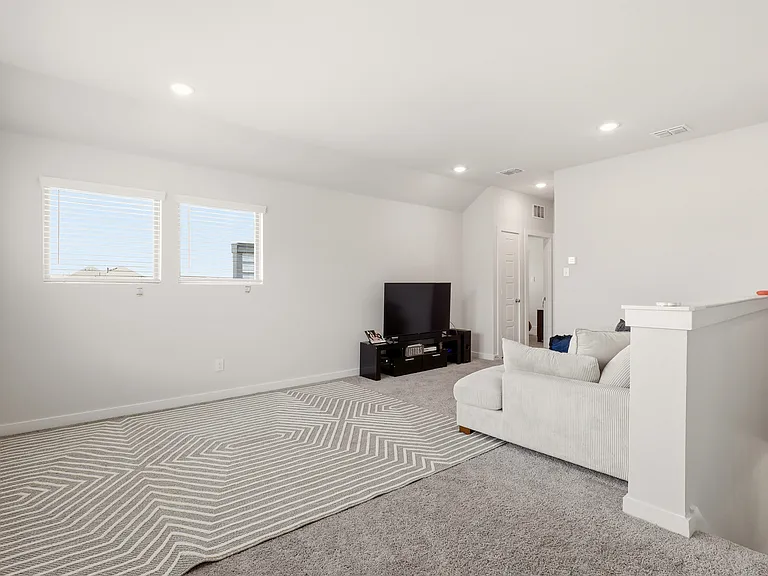 631 Southern Hills Dr — Photo 15