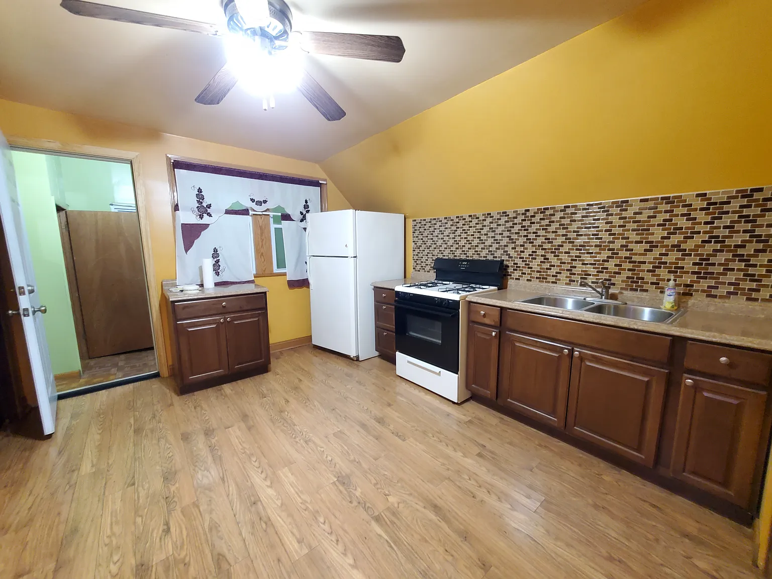 3073 N Elbridge Ave — Photo 4