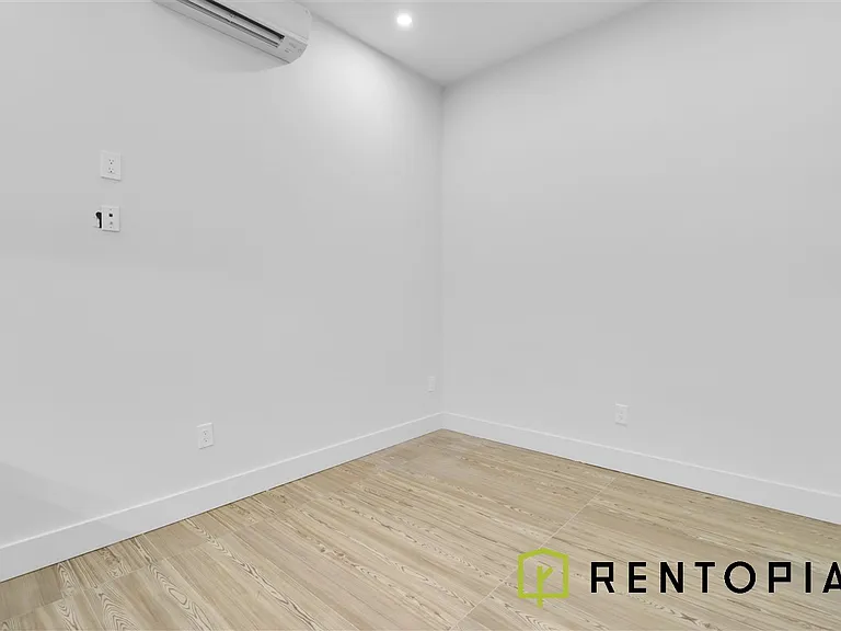 379 S 1st St #1B — Photo 5
