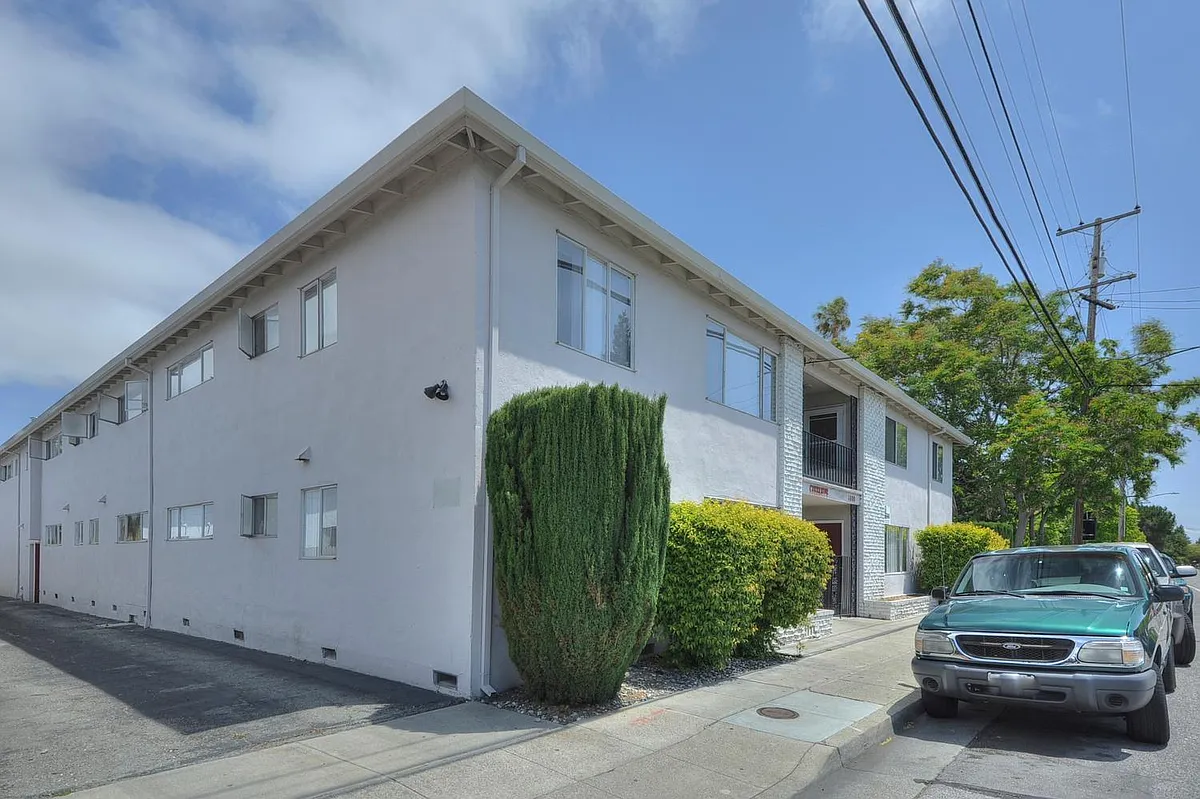 Building Photo - 1800 California St
