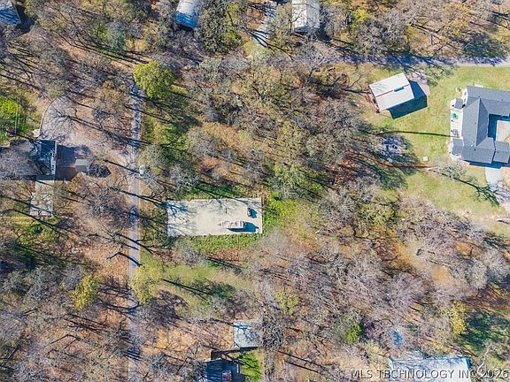 4th image of 2325 Scott Dr