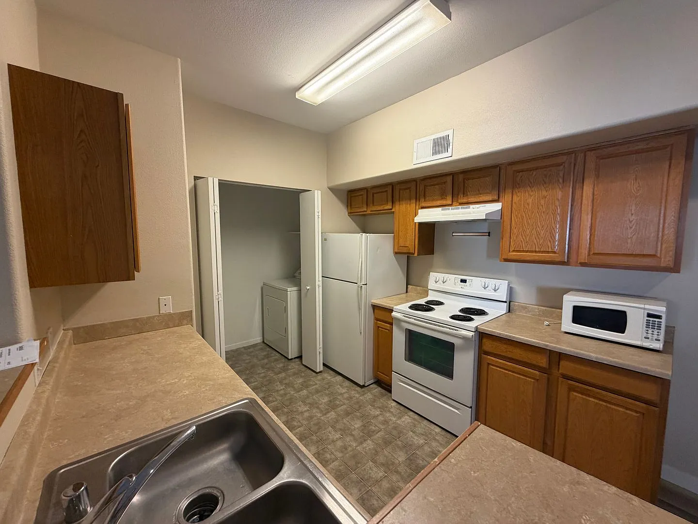 Charming 1-Bedroom Gated Condo Near South Point — Photo 2