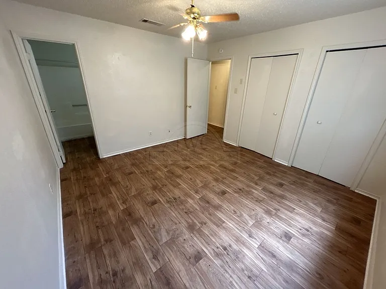 2108 Carousel Dr — Photo 13