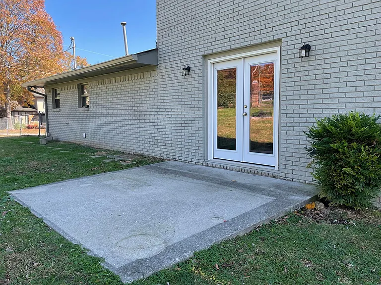 223 Raintree Ln — Photo 33