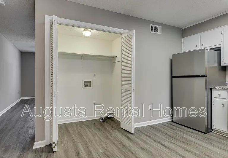 146 Chalet North Ct #146 — Photo 19