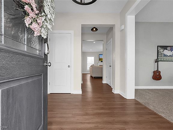 5th image of 636 Kelburn Ln