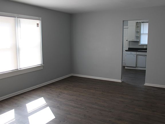 3rd image of 809 E Deshler Ave