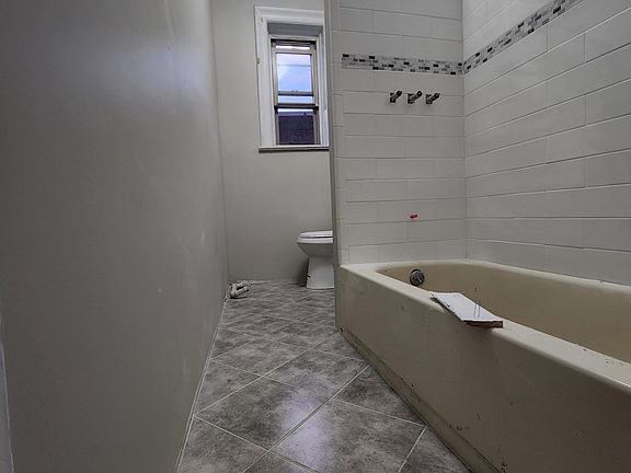 3rd image of 9 Bentley Ave #13A