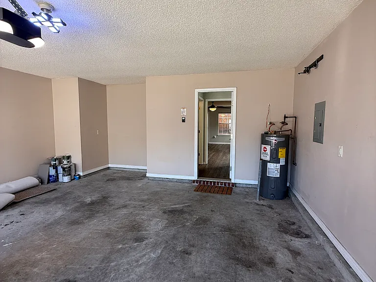 5153 Victoria Dr — Photo 23