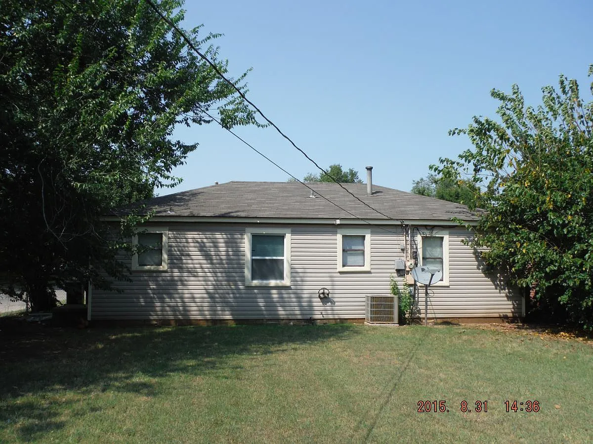 3 bed, 1037 sqft, $1,266 — Photo 3