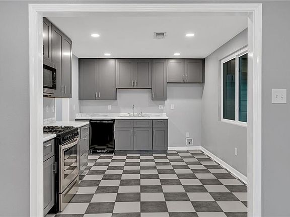 5th image of 112 Evans St