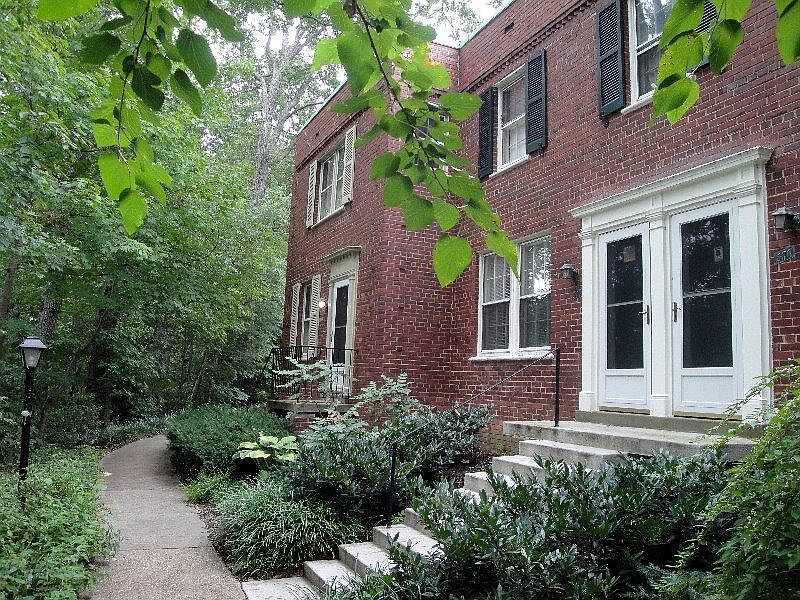 1BR TH facing woods