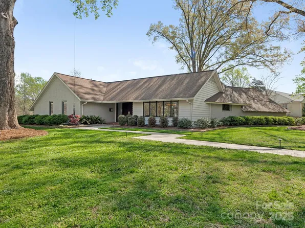 3301 Mountainbrook Rd, Charlotte, NC 28210
