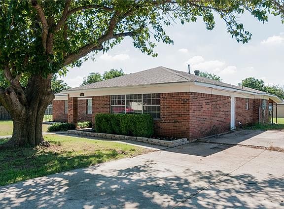 3rd image of 529 Mustang Dr