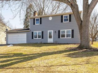 15 Wheatfield Cir, Fairport, NY 14450