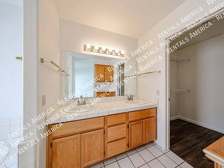 15831 N 6th Ave — Photo 32