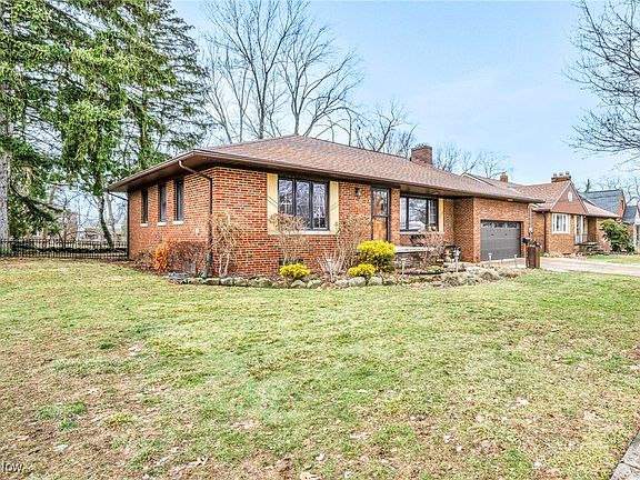 3rd image of 5914 Chestnut Hills Dr