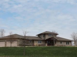 W9042 London Rd, Cambridge, WI 53523