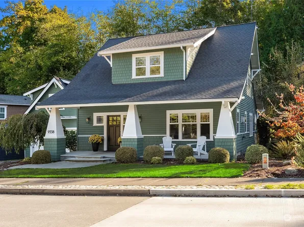 9338 North Town Drive NE, Bainbridge Island, WA 98110
