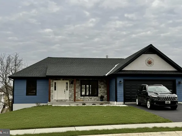 2001 Rolling Meadow Rd, Lebanon, PA 17046