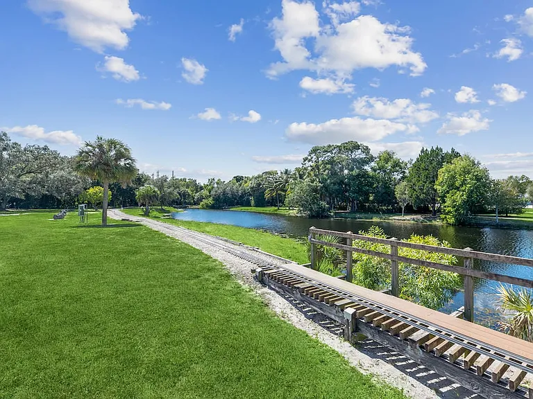 Minutes from Tradewinds Park