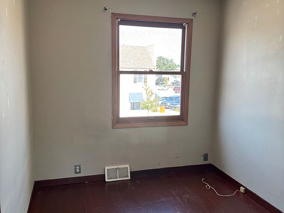 5th image of 132 N Meridian St #1