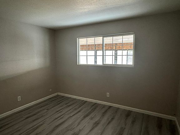 4th image of 4925 Indian Oaks Ct