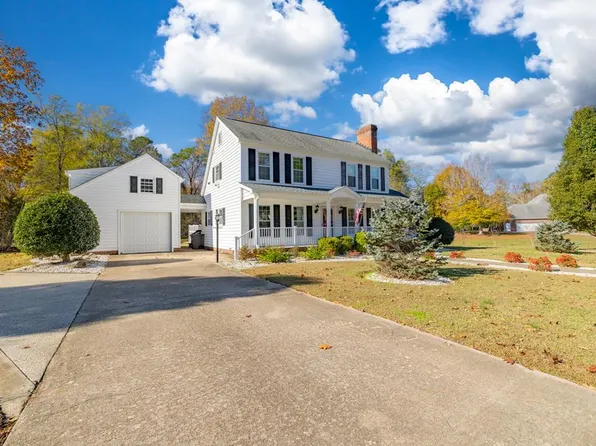 102 Tall Oaks Dr, Emporia, VA 23847