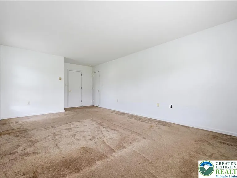 86 Northpark Dr E — Photo 49