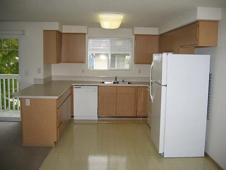 Golf Club Apartments — Photo 23
