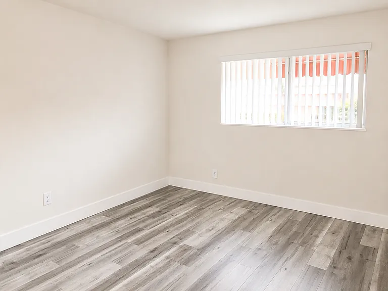 13049 Oxnard St #17 — Photo 12