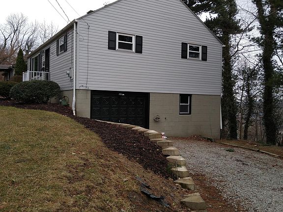 3rd image of 934 Hillcrest Dr