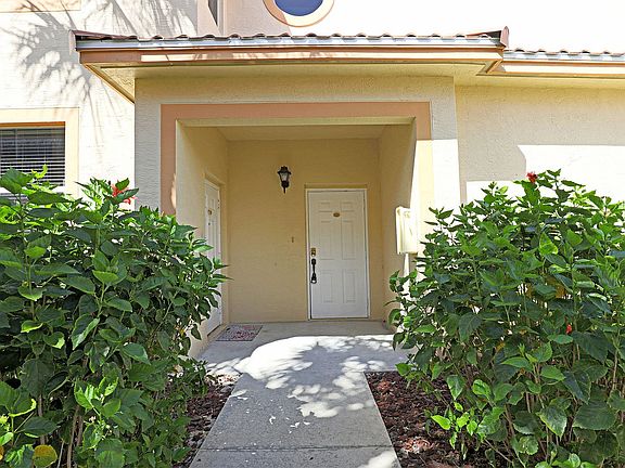 2nd image of 15550 Bellamar Cir #1621
