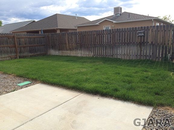 3rd image of 407 1/2 Broken Arrow Dr Unit B