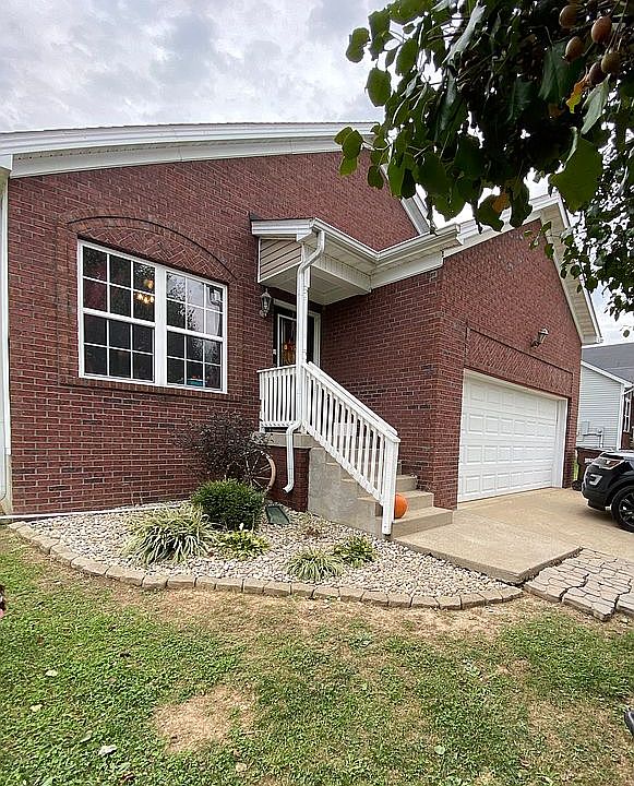 1st image of 122 Oak Dr
