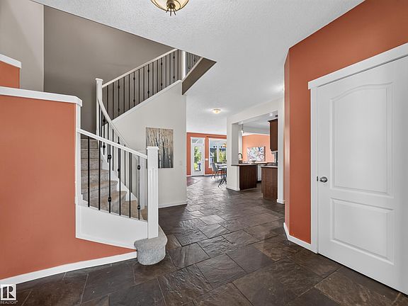 5th image of 205 Sheppard Ct SW