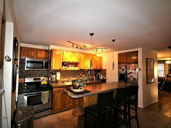 2nd image of 450 Putnam Ave #1