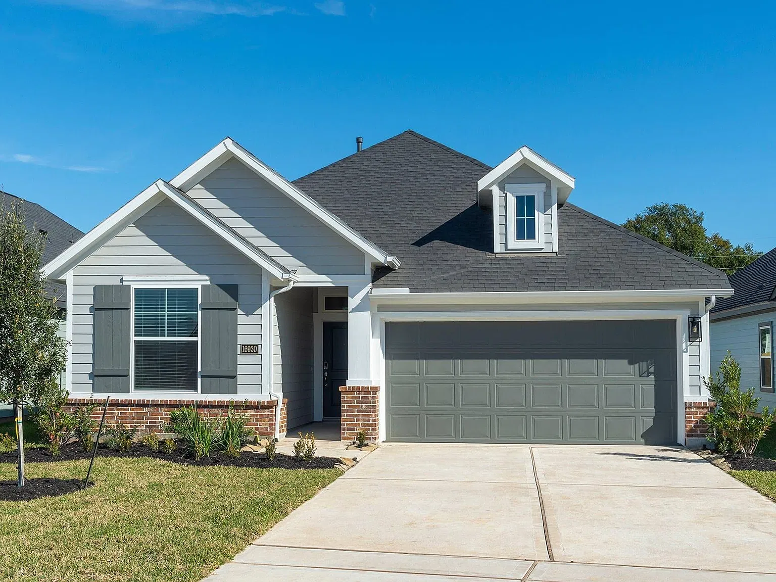 3 bed, 2.0 bath, 1739 sqft, $2,580 — Photo 1