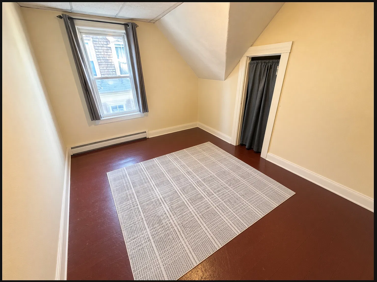 4 bed, 875 sqft, $3,100 — Photo 2