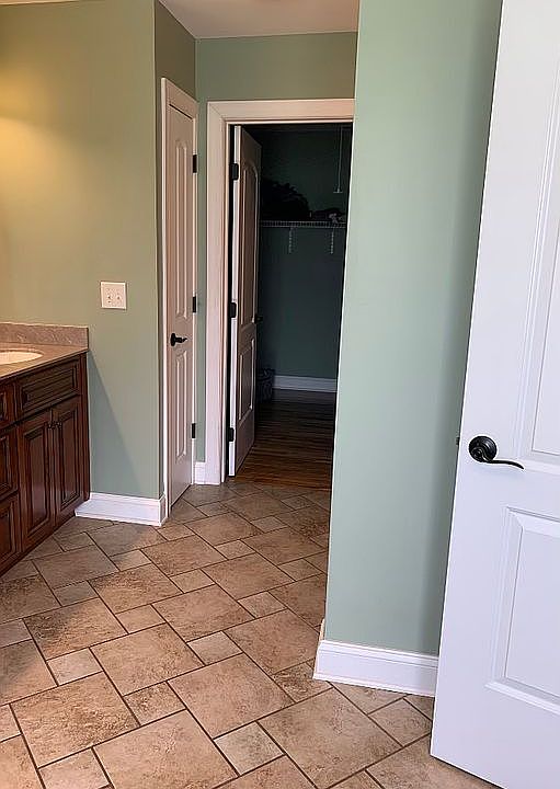 1st image of 2214 Evergreen Dr