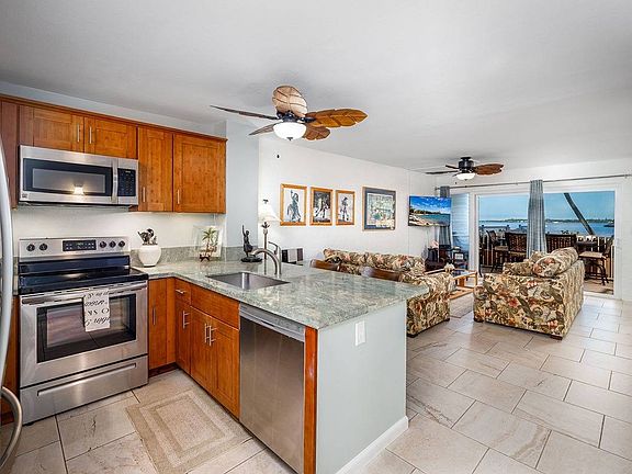 3rd image of 75-6016 Alii Dr APT 127